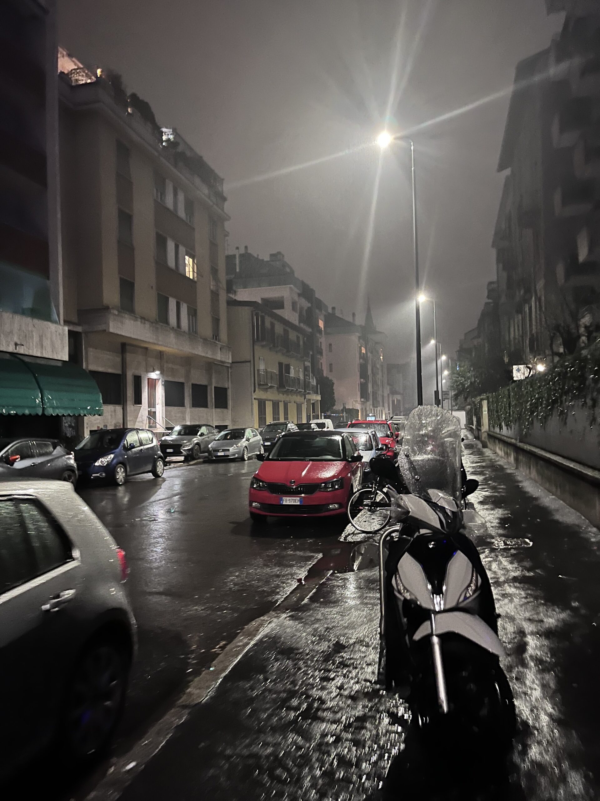 イタリア、ミラノ、怖い、夜道